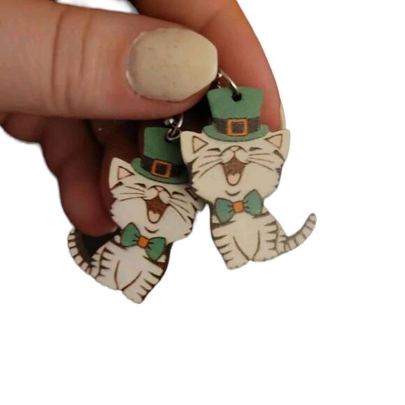 St Patrick's Day Cat Drop Earrings - Picture 4 of 5